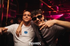 90YVbN83