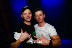 box121