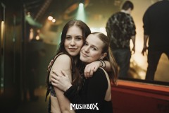 xkKJUJ8o