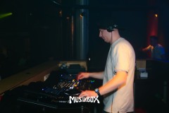 box048