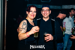 Gross-Singleparty-103
