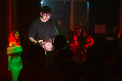Gross-Singleparty-63