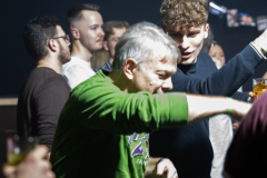 Gross-Singleparty-76