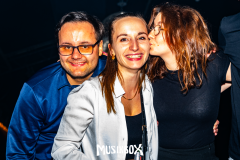 Gross-Singleparty-77
