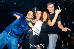 Gross-Singleparty-78