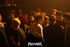 Gross-Singleparty-81
