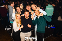 Gross-Singleparty-83