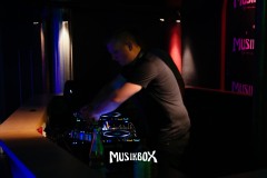 box044