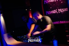 box048