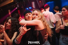 9M2DzI1N