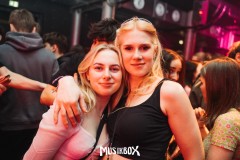 uxakBMl4