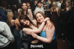 xOnqRUpj