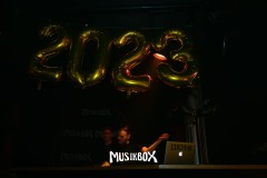 1_box076